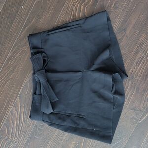 Aritzia Wilfred tie front shorts size 8 black
